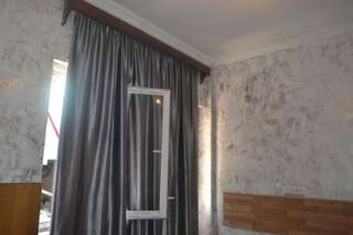 Гостевой дом Keti Guesthouse Батуми Бюджетный двухместный номер с 2 отдельными кроватями-5