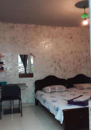 Гостевой дом Keti Guesthouse Батуми Бюджетный двухместный номер с 2 отдельными кроватями-1